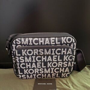 MICHAEL KORS Cooper Graphic Logo Flight Bag